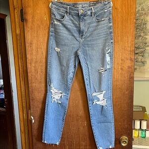 NWT American Eagle Outfitters Women's Light Blue Ripped Skinny Jeans NEVER WORN